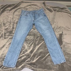 Light wash Levi 501 skinny jeans